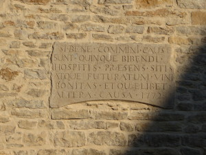 Inscription gravée sur la façade de la Cuverie