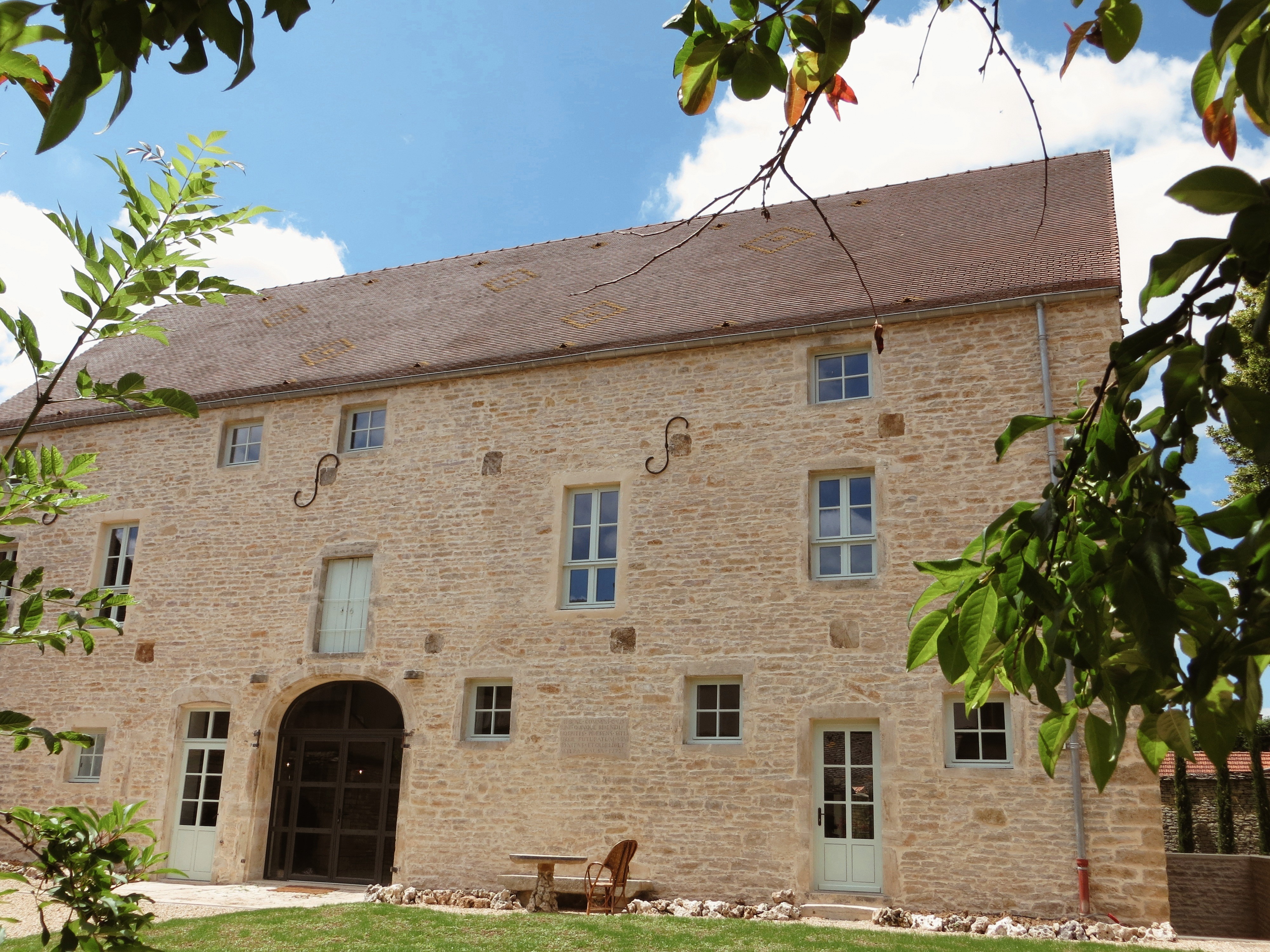 Bâtiment viticole historique rénové Bâtiment viticole historique rénové